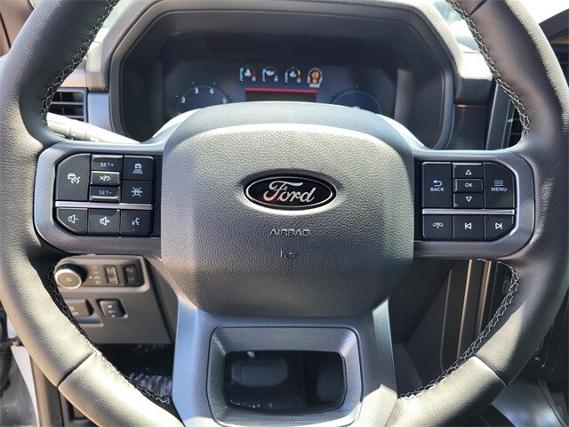 2025 Ford F-150 Lariat photo 2