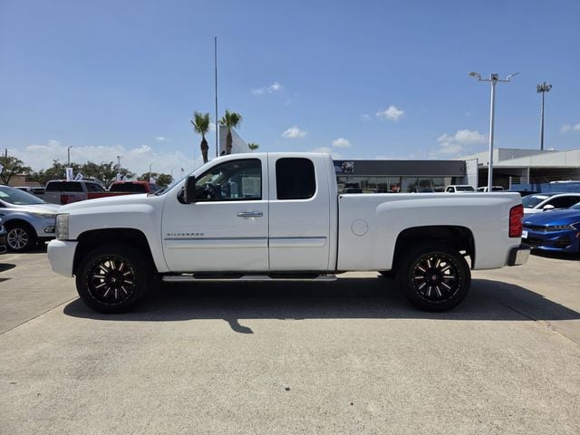 Used 2011 Chevrolet Silverado 1500 LT with VIN 1GCRCSE01BZ440309 for sale in Corpus Christi, TX