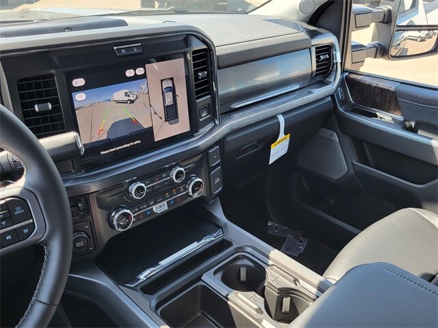 2026 Ford F-250 Lariat photo 4