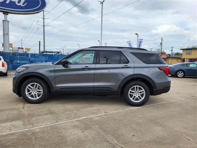 2026 Ford Explorer photo 2