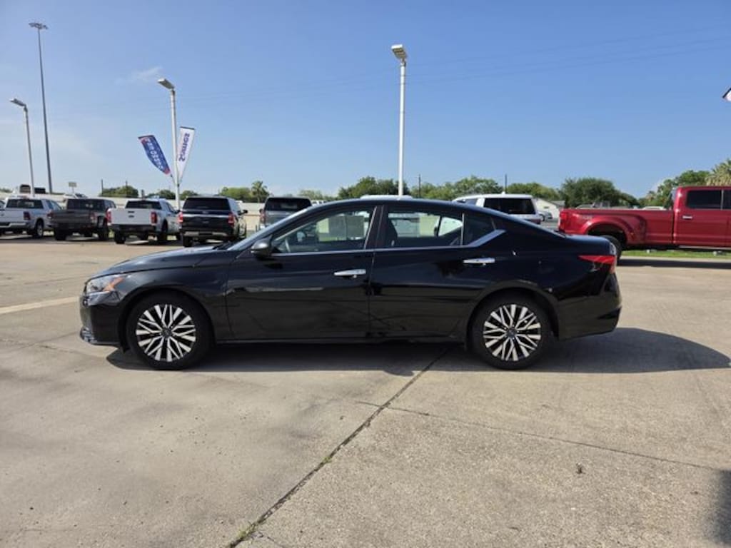 Used 2024 Nissan Altima 2.5 SV Sedan