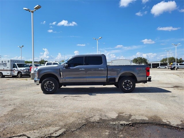 2023 Ford F-250 Lariat photo 2