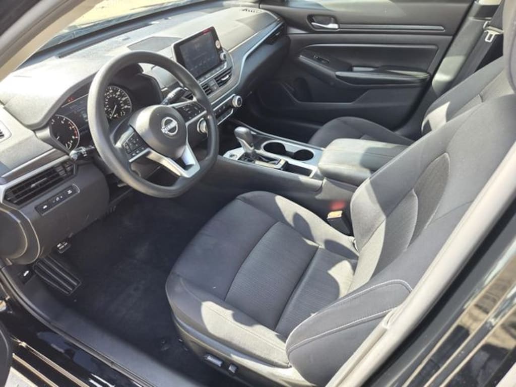 Used 2024 Nissan Altima 2.5 SV Sedan