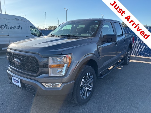 2021 Ford F-150 XL's photo
