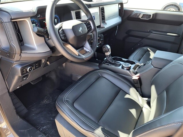 2025 Ford Bronco Outer Banks photo 3