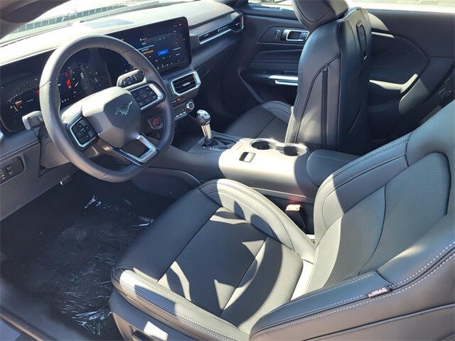 2025 Ford Mustang EcoBoost Premium photo 3