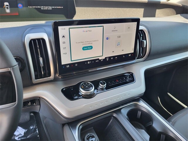 2025 Ford Expedition photo 4