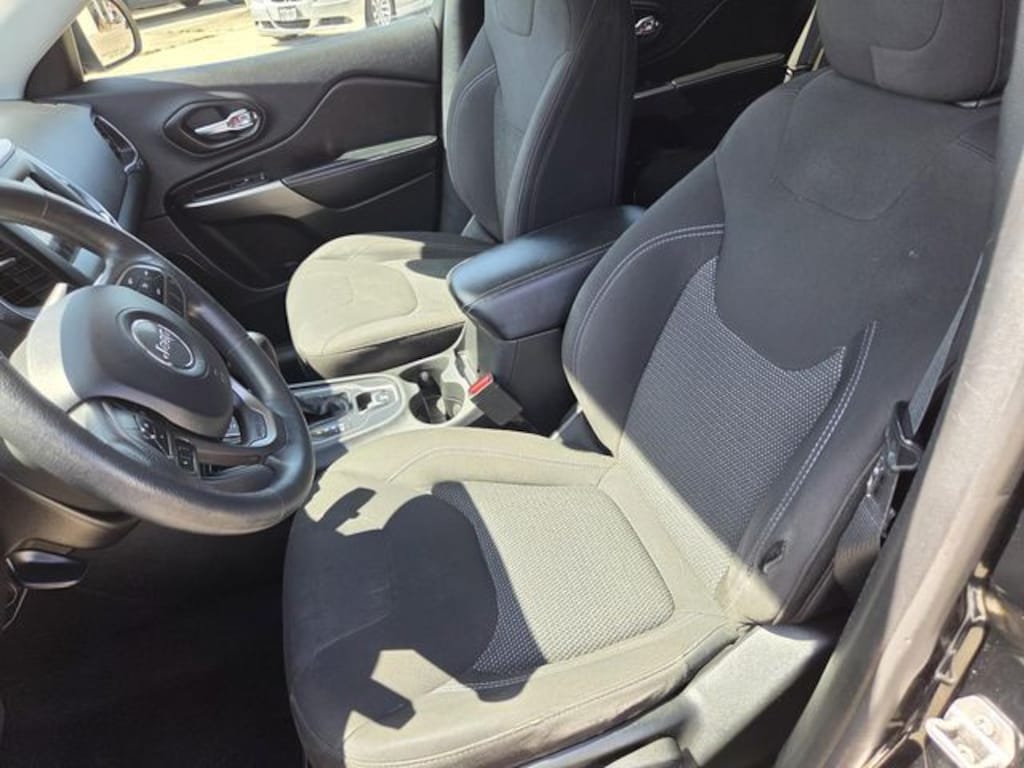 Certified 2019 Jeep Cherokee Latitude SUV
