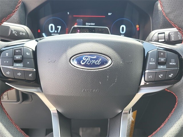 2025 Ford Explorer ST-Line photo 2