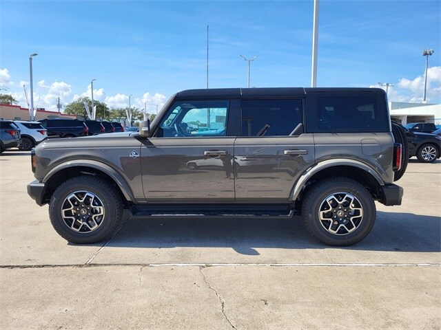 2025 Ford Bronco Outer Banks photo 2