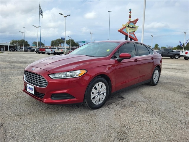 2014 Ford Fusion S's photo