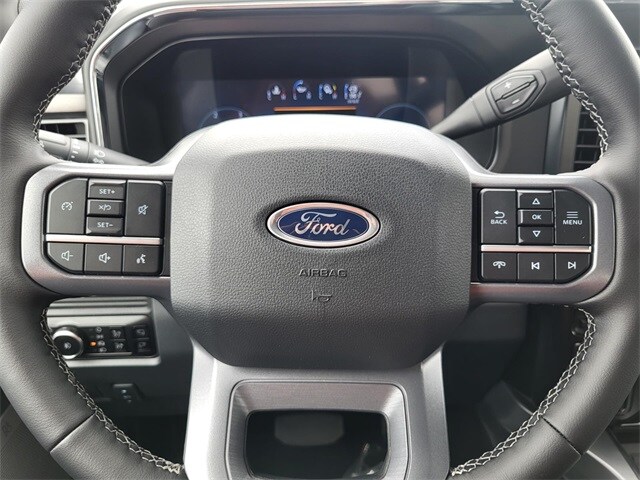 2025 Ford F-250 Lariat photo 2