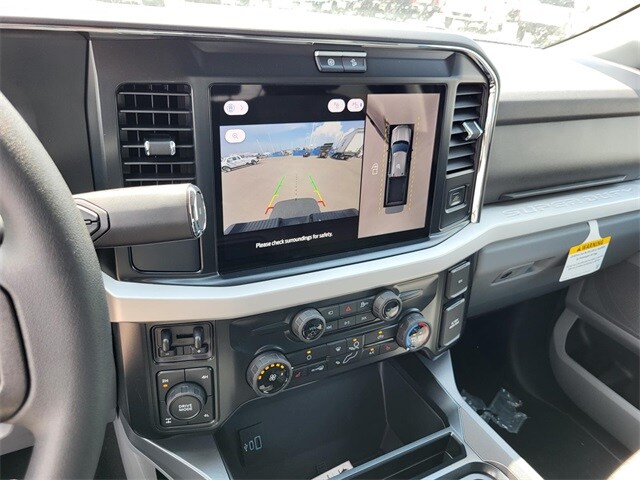 2026 Ford F-350 XLT photo 4