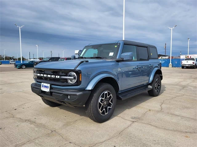 2025 Ford Bronco Outer Banks's photo