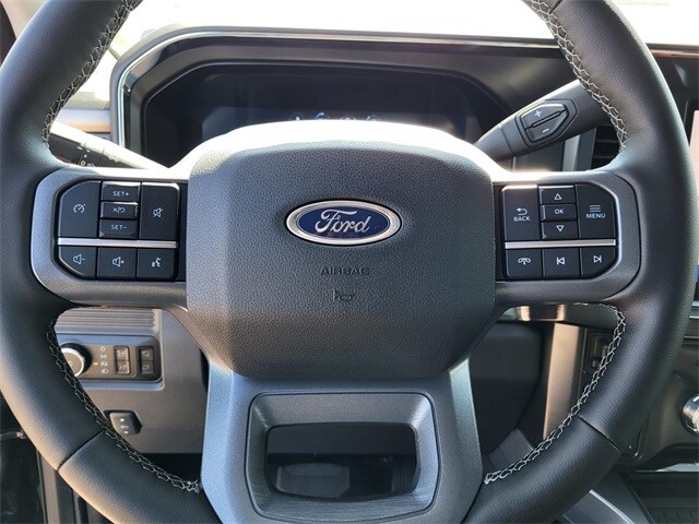 2026 Ford F-250 Lariat photo 2