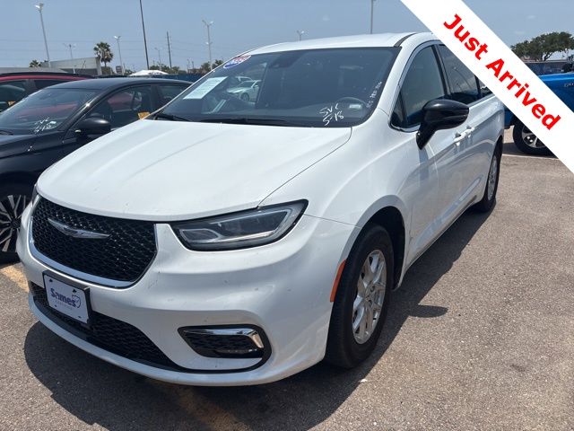 2025 Chrysler Pacifica Select's photo