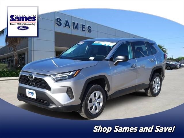 2024 Toyota RAV4 LE's photo