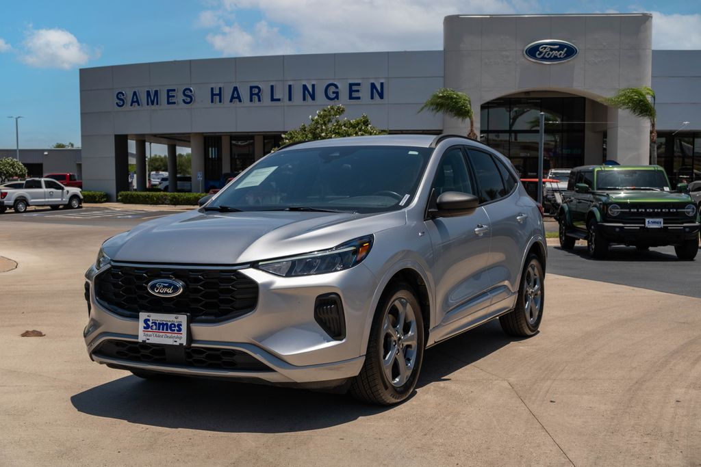 2023 Ford Escape ST-Line FWD's photo