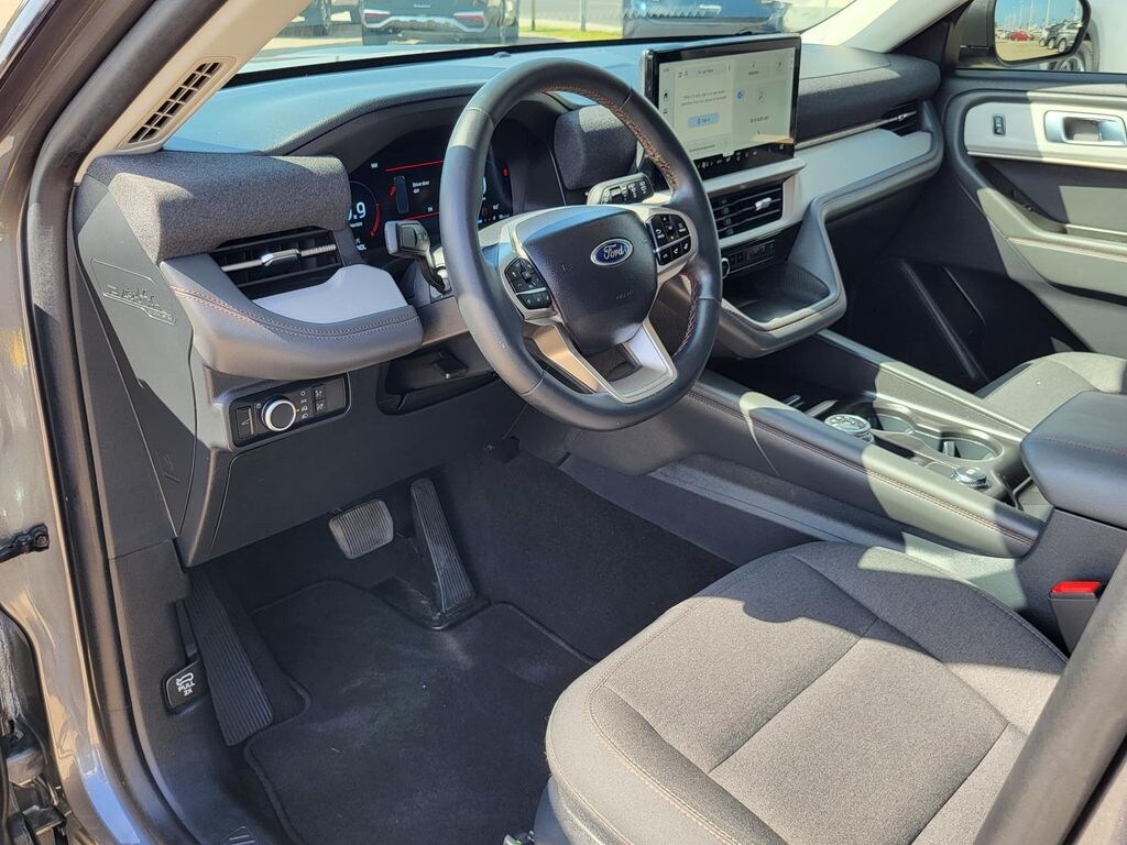 Used 2025 Ford Explorer Active SUV