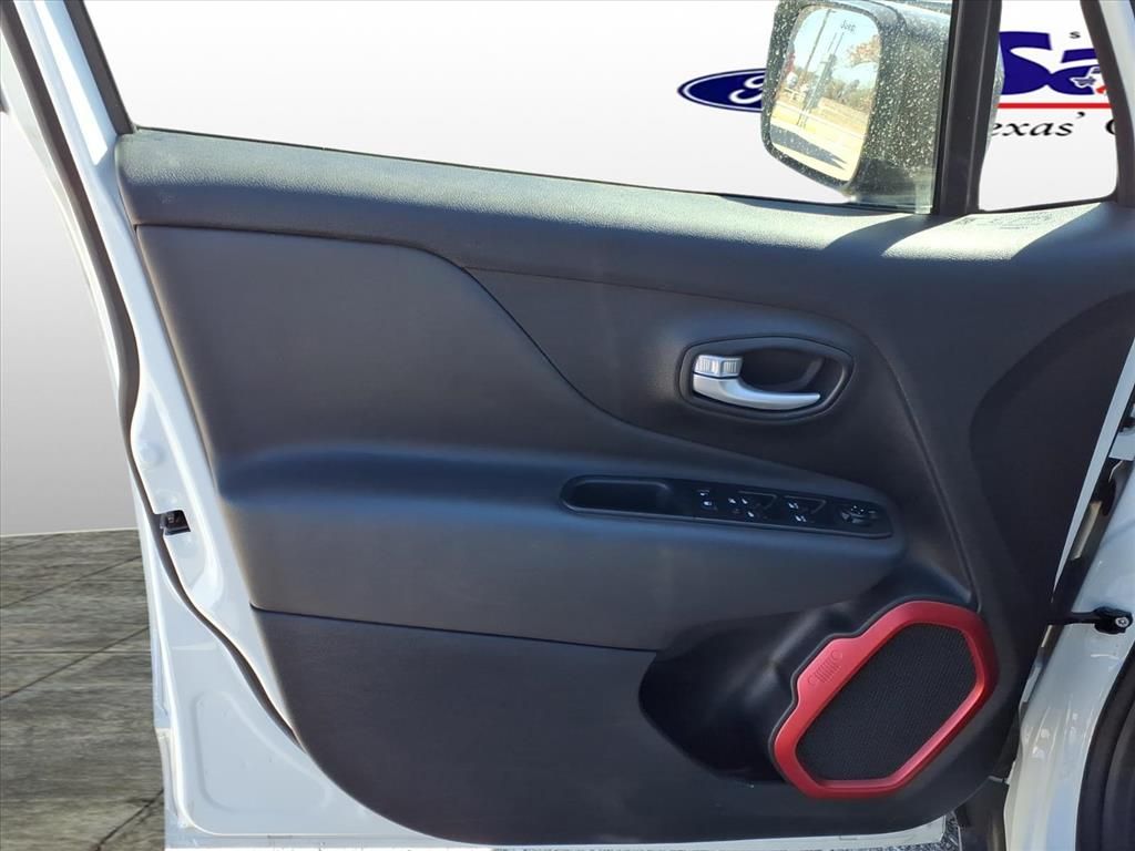 2023 Jeep Renegade Trailhawk - Photo 11
