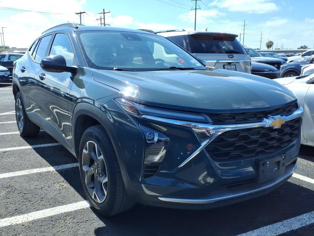 Used 2025 Chevrolet Trax LT SUV
