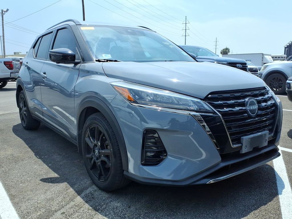 2022 Nissan Kicks SR