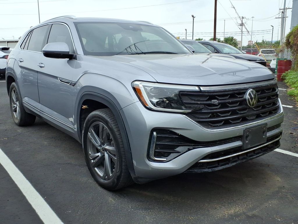 2024 Volkswagen Atlas Cross Sport 2.0T SEL R-Line 4MOTION's photo