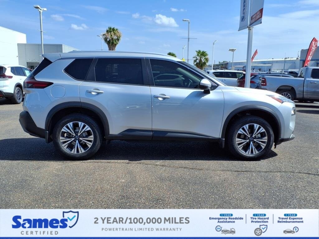 2022 Nissan Rogue SV photo 2