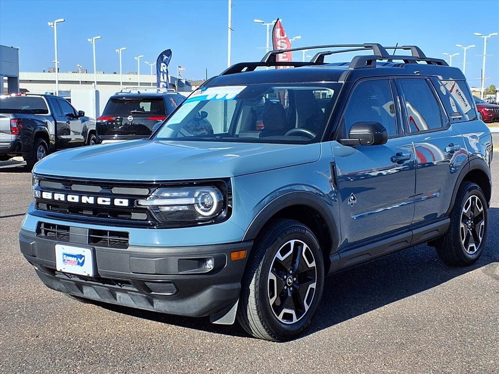 2023 Ford Bronco Sport Outer Banks photo 2