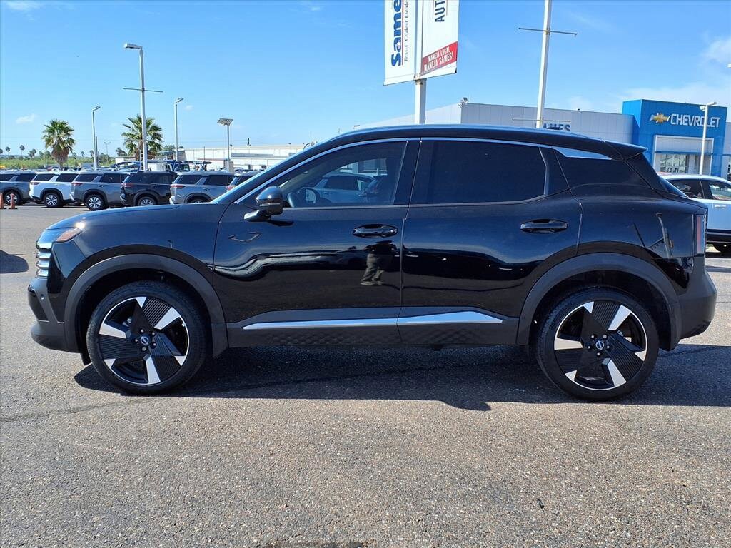 2025 Nissan Kicks SR photo 3