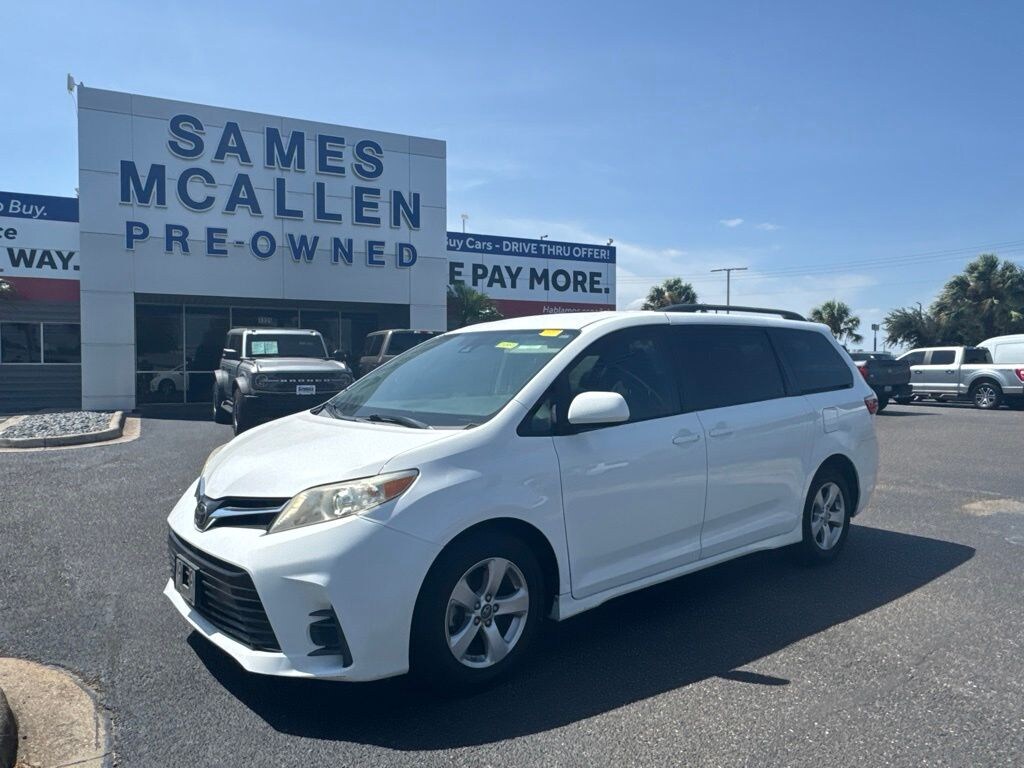 Used 2018 Toyota Sienna LE 7 Passenger Auto Access Seat Van Passenger Van