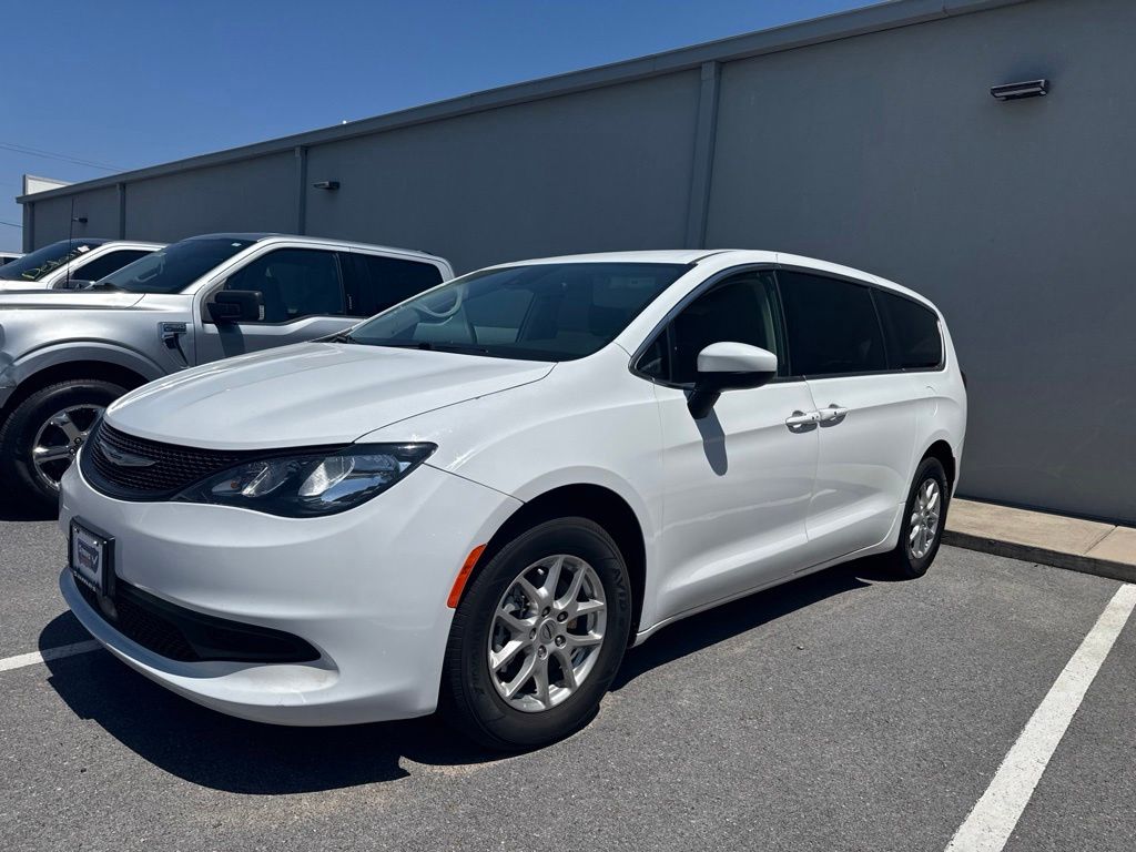 2023 Chrysler Voyager