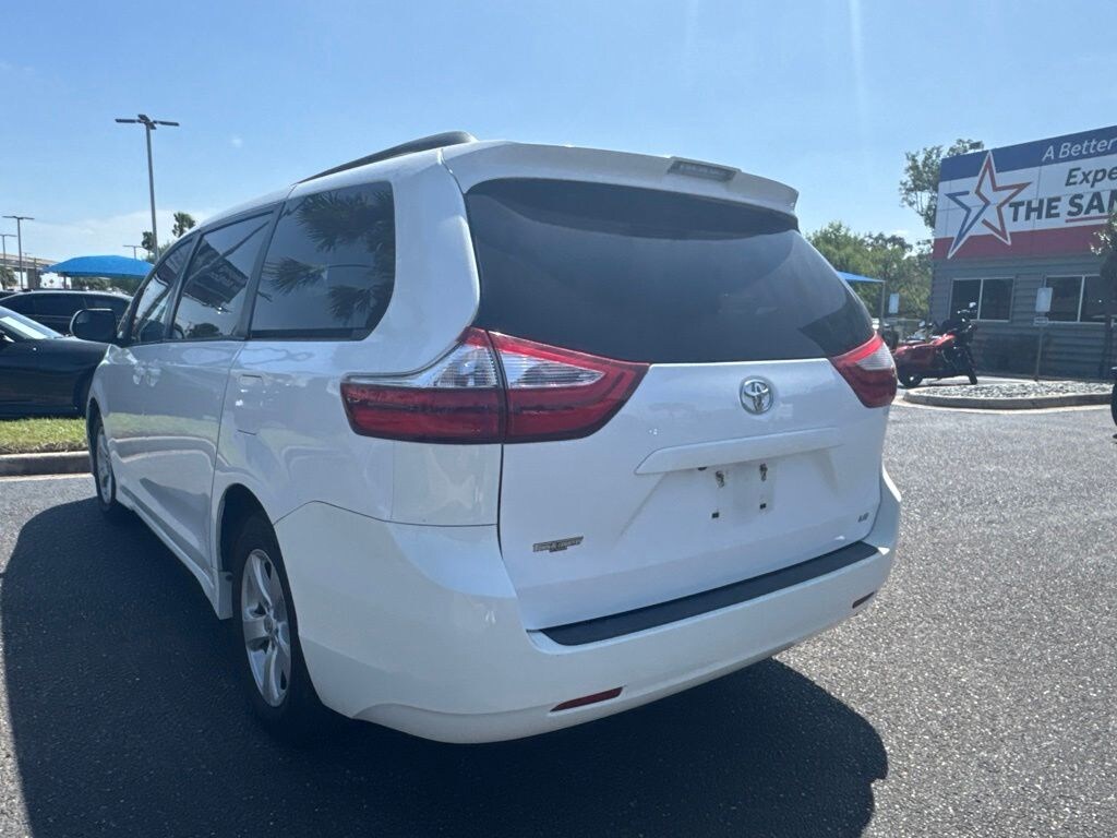 Used 2018 Toyota Sienna LE 7 Passenger Auto Access Seat Van Passenger Van