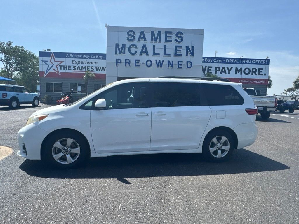 Used 2018 Toyota Sienna LE 7 Passenger Auto Access Seat Van Passenger Van