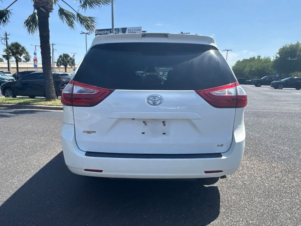 Used 2018 Toyota Sienna LE 7 Passenger Auto Access Seat Van Passenger Van