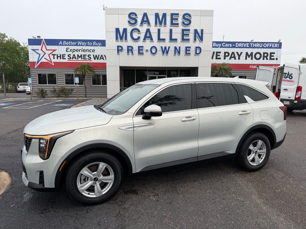 2026 Kia Sorento LX AT's photo