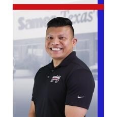 Staff member Oscar Martinez from ID_5bca98
