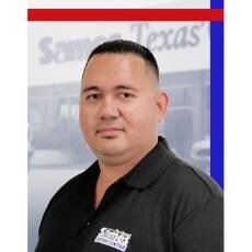 Staff member Luis Tovar from ID_5bca98