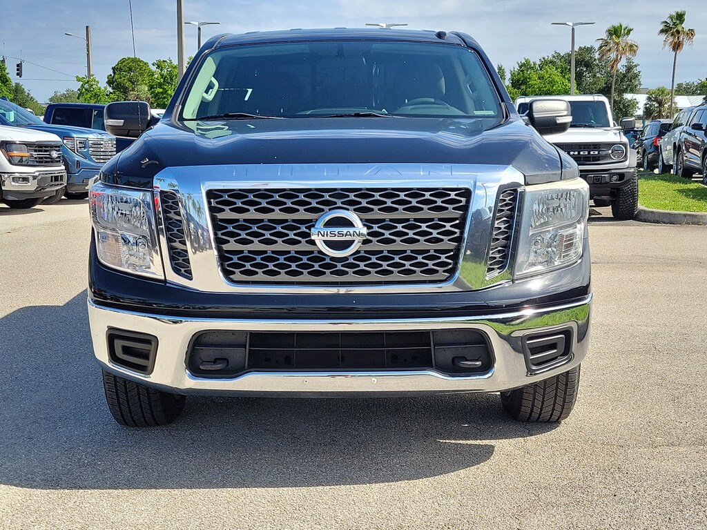 Used 2018 Nissan Titan SV Crew Cab Truck
