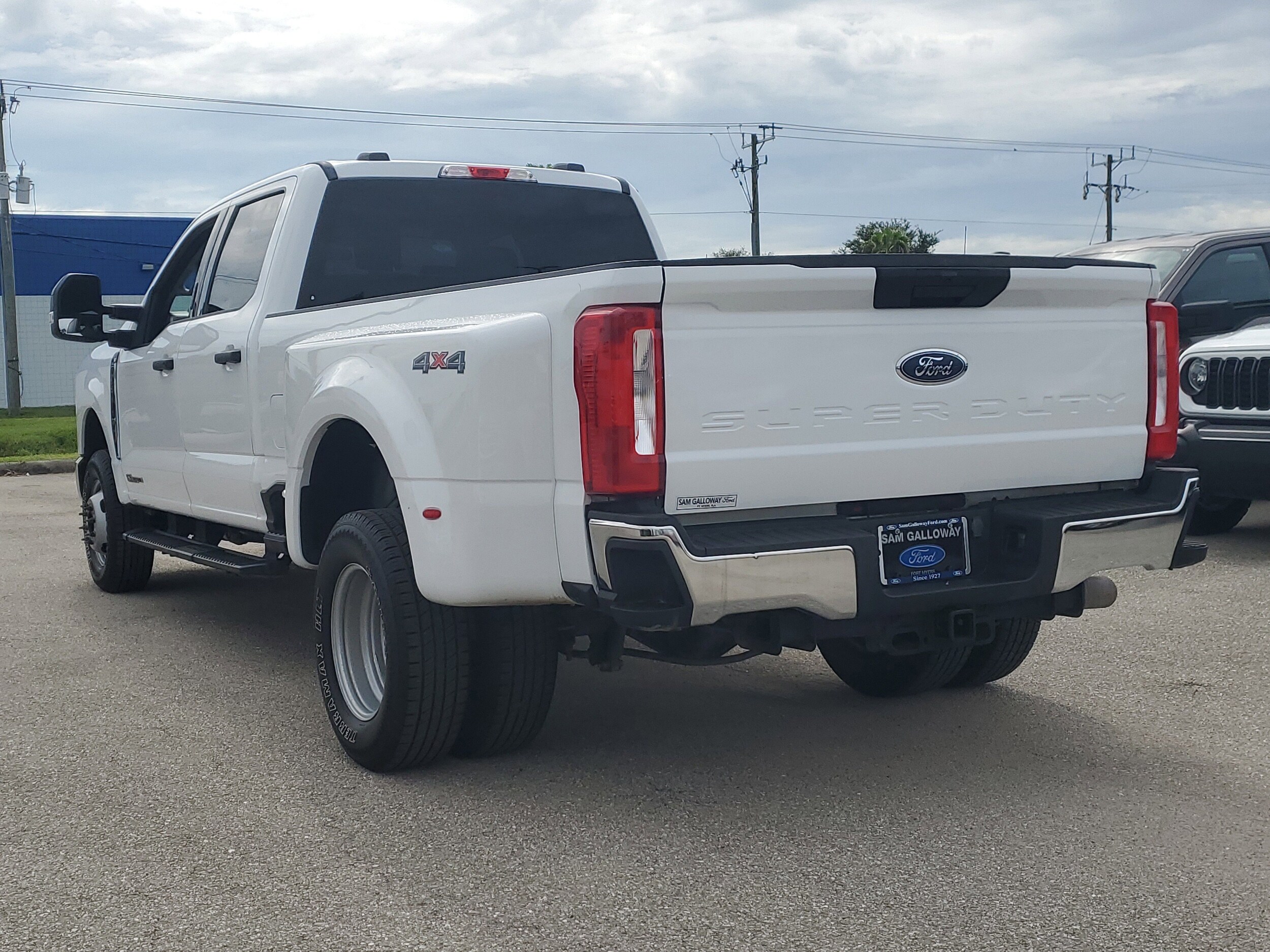 2024 Ford F-350 XLT photo 3