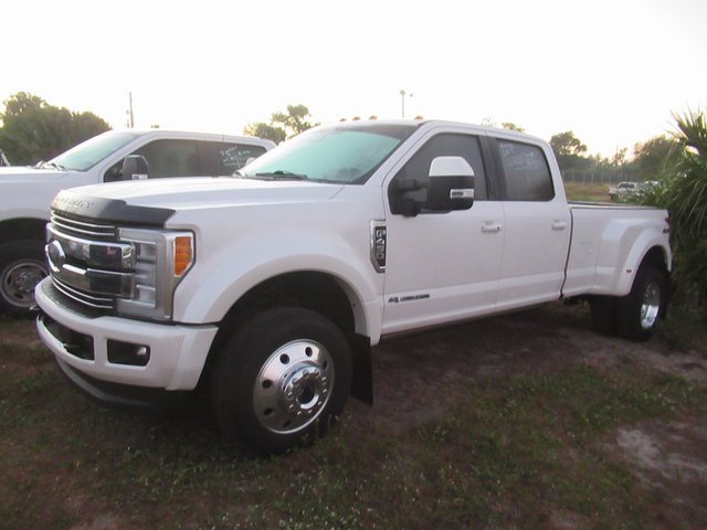 2017 Ford F-450 Lariat photo 3