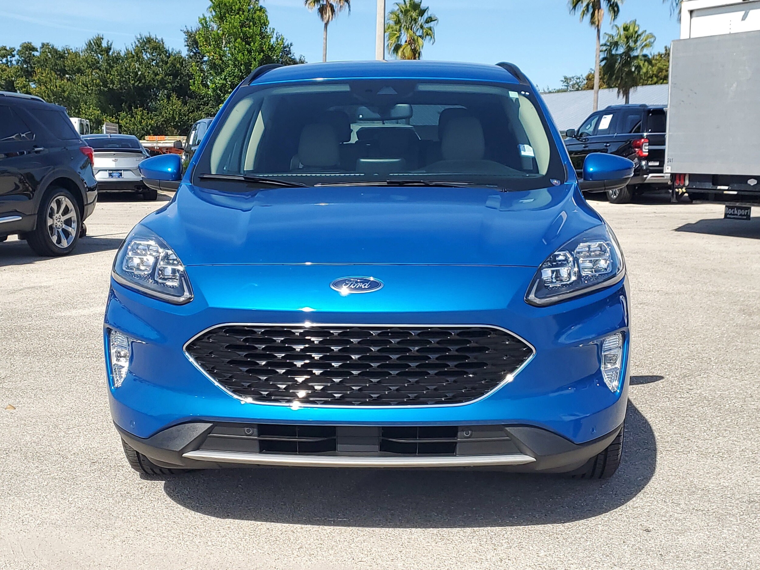 2020 Ford Escape Hybrid Titanium photo 2