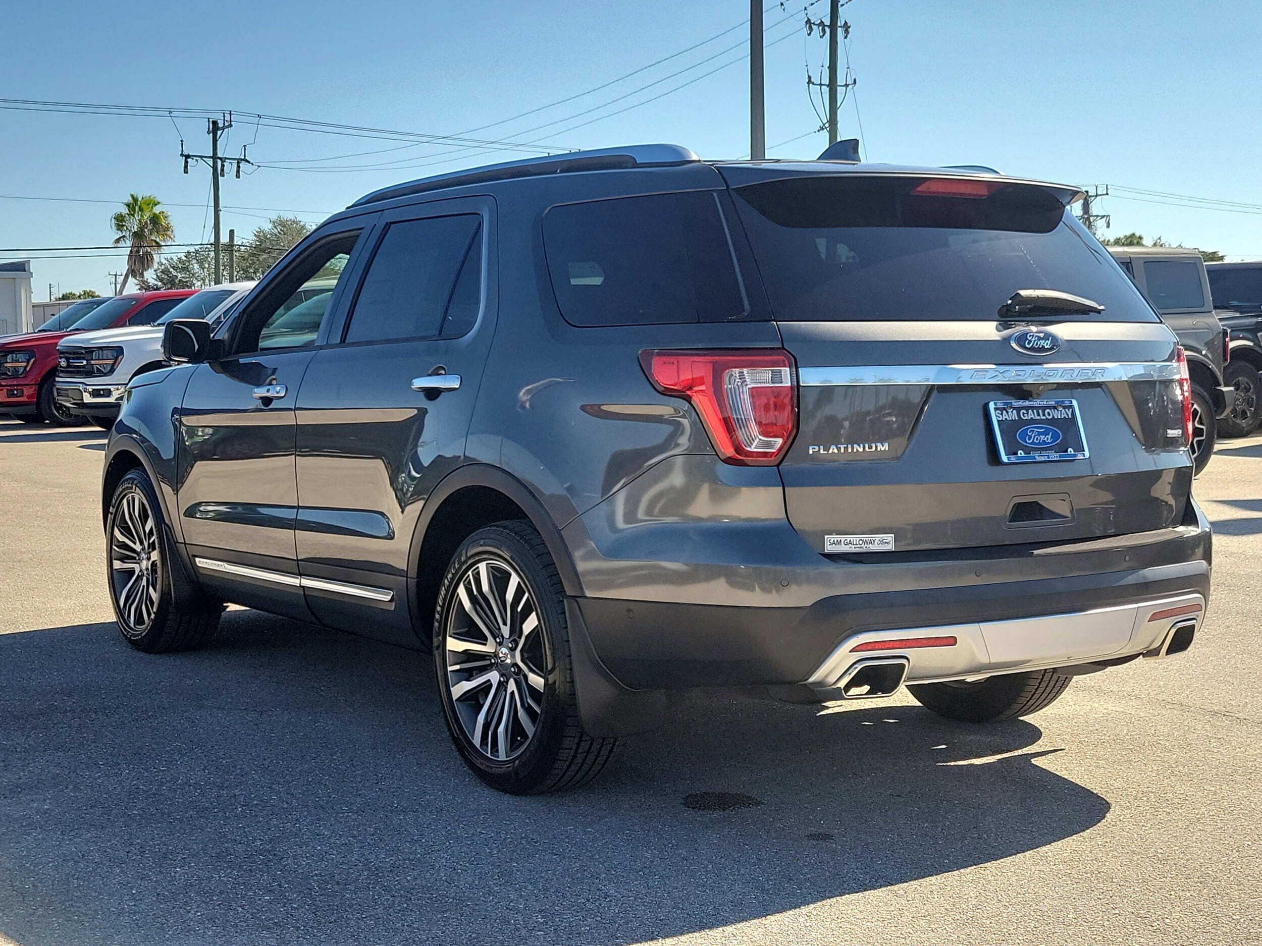 2017 Ford Explorer Platinum photo 3