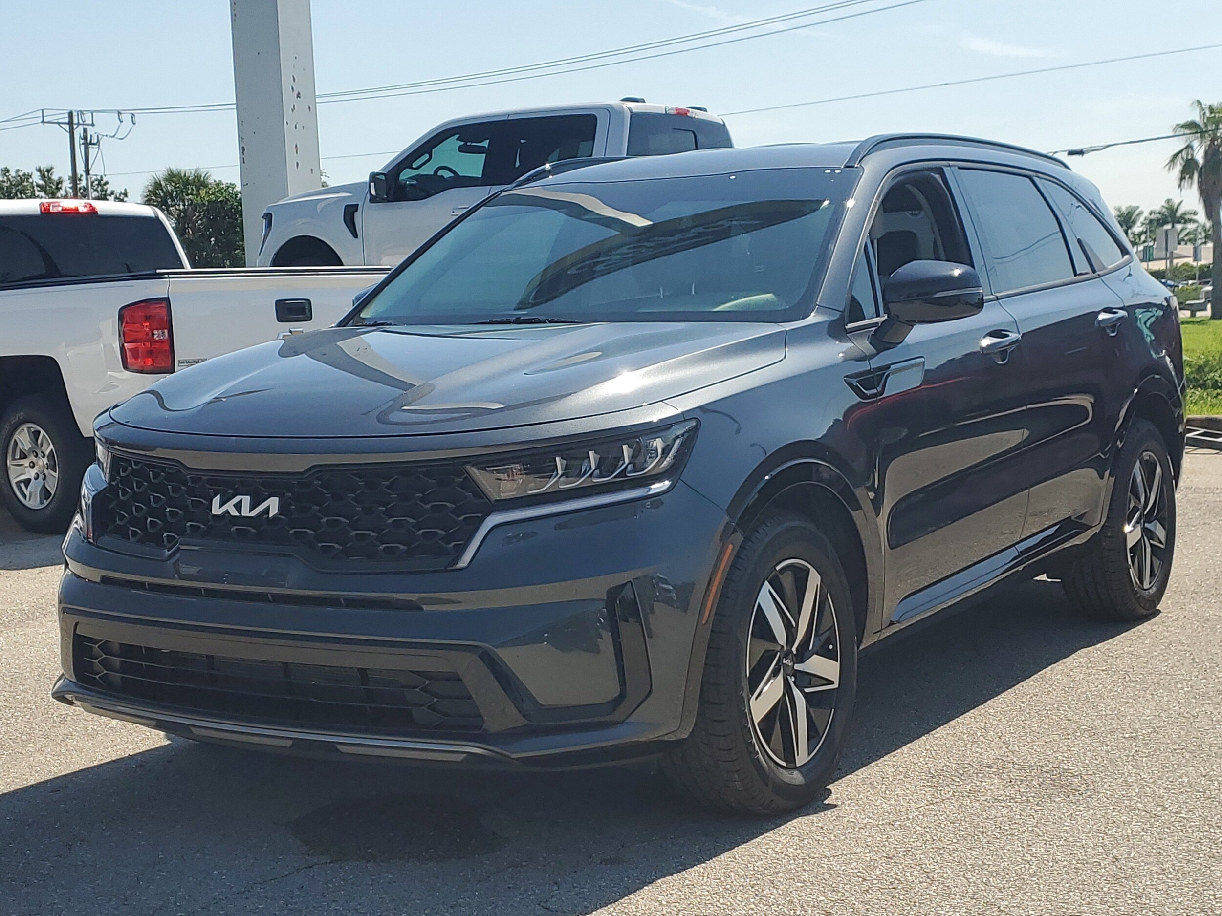 2023 Kia Sorento S photo 2