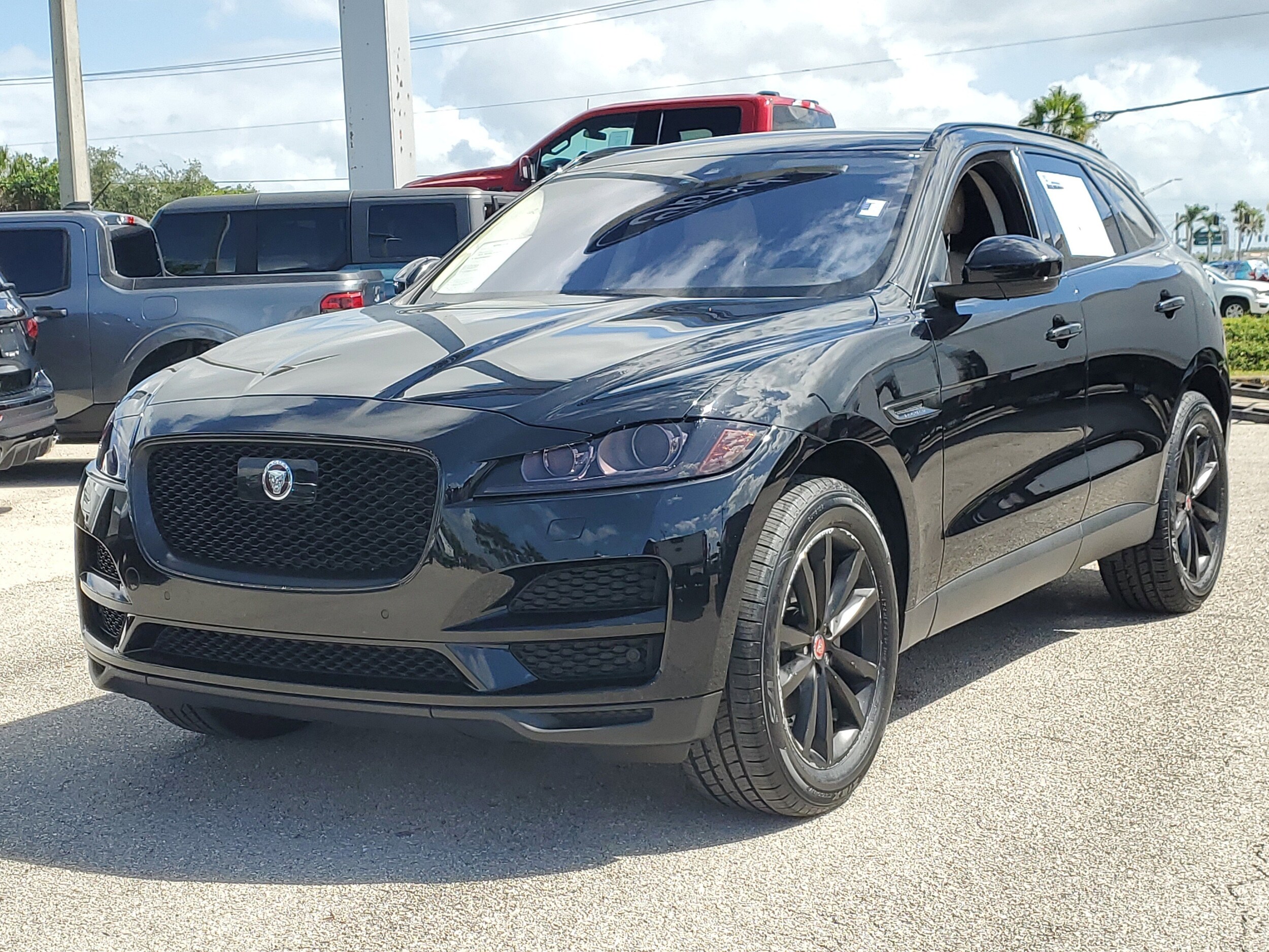 2019 Jaguar F-PACE Prestige photo 3
