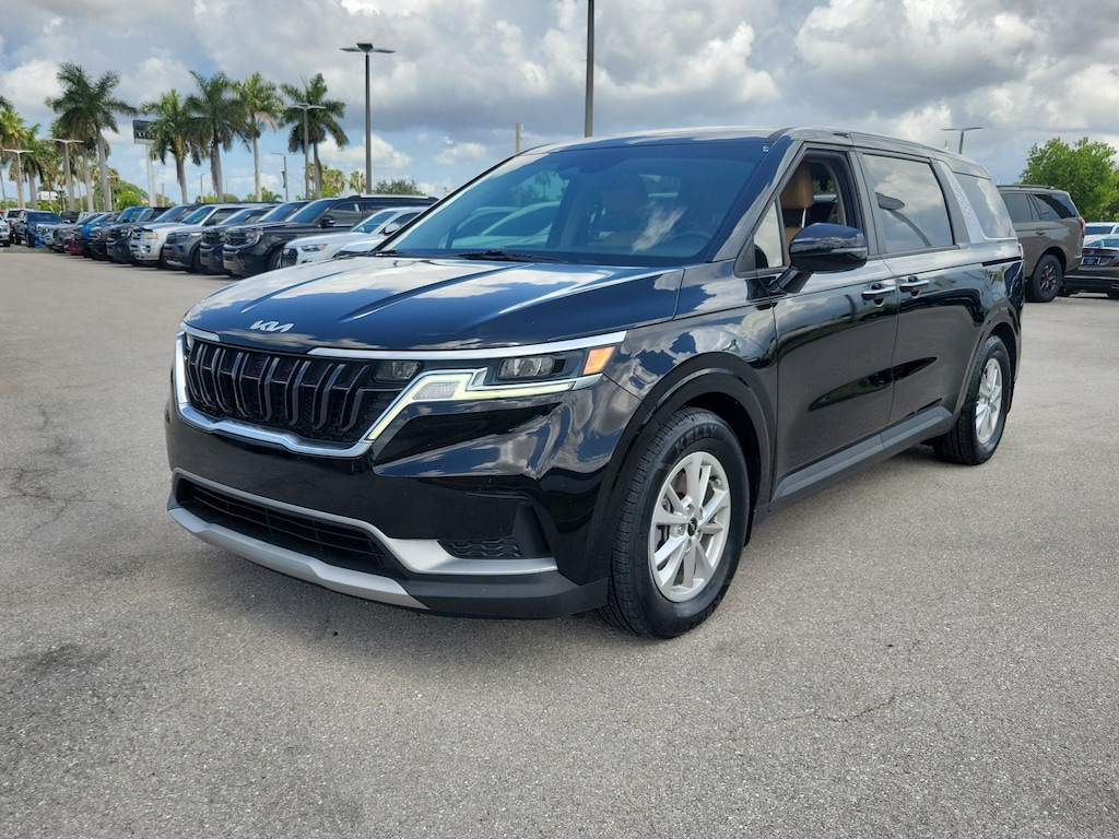 Certified 2022 Kia Carnival LXS PASSENGER VAN