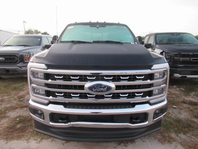 2023 Ford F-250 Lariat photo 2