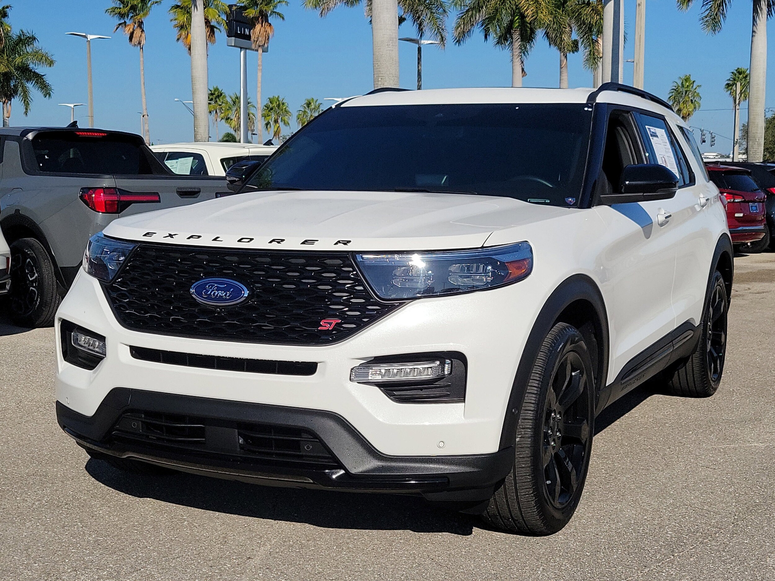 2024 Ford Explorer ST photo 2