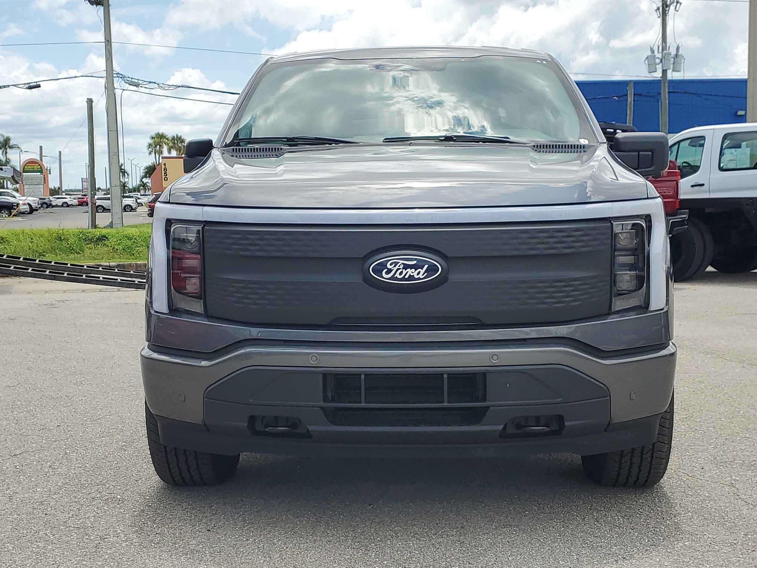 2025 Ford F-150 Lightning photo 2