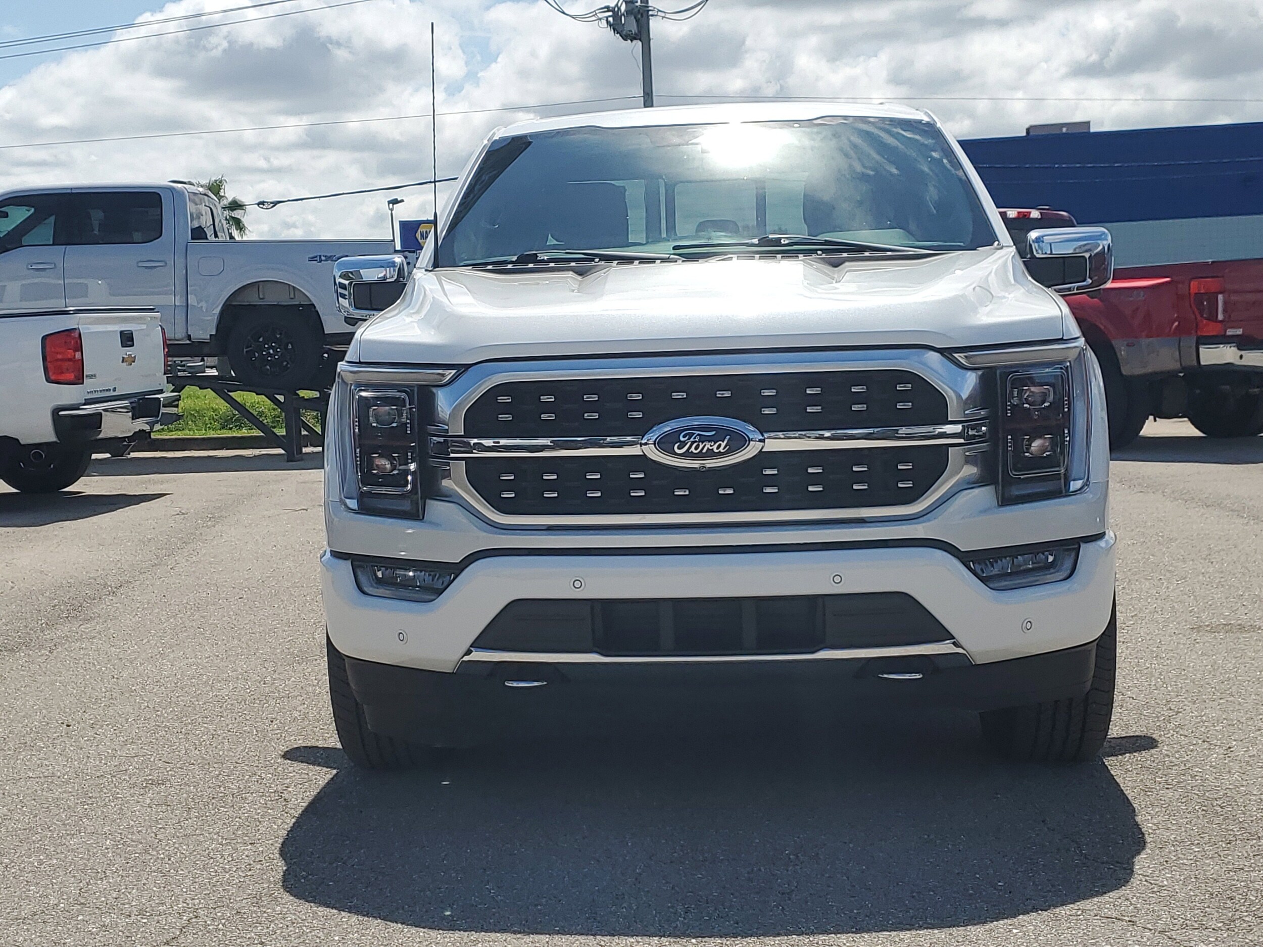 2023 Ford F-150 Platinum photo 2